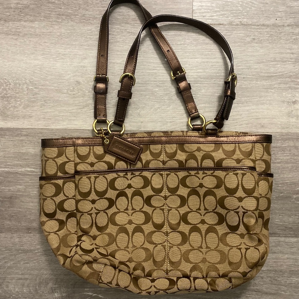 Genuine Coach Purse (medium size  bag)